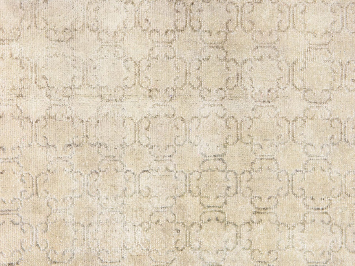Khotan Silk hand-knotted silk rug in Ivory, 2'1" x 3' — SKU O078647 (view 4)