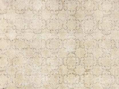 Khotan Silk hand-knotted silk rug in Ivory, 2'1" x 3' — SKU O078647 (view 4)