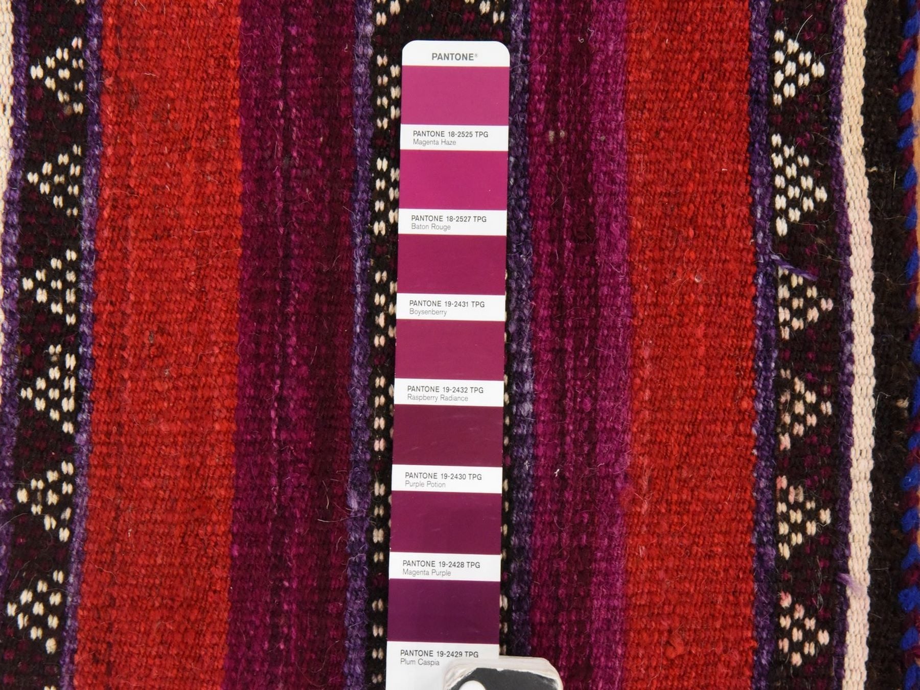 Qashqai Tribal & Geometric hand-knotted wool rug in Multicolored, 1'4" x 2' — SKU O078655 (view 5)