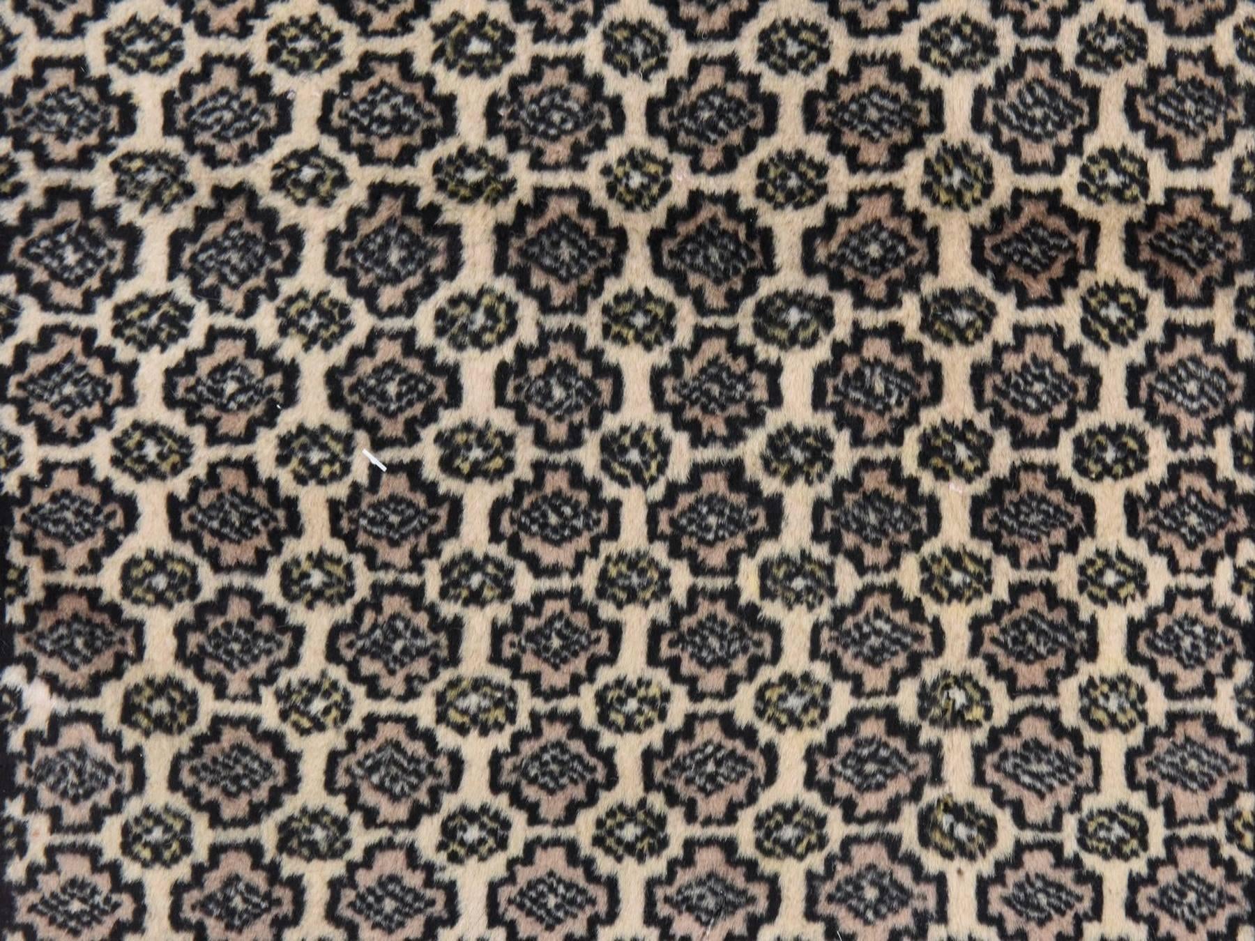 Tribal & Geometric hand-knotted wool rug in Ivory, 1'6" x 2'2" — SKU O078657 (view 4)