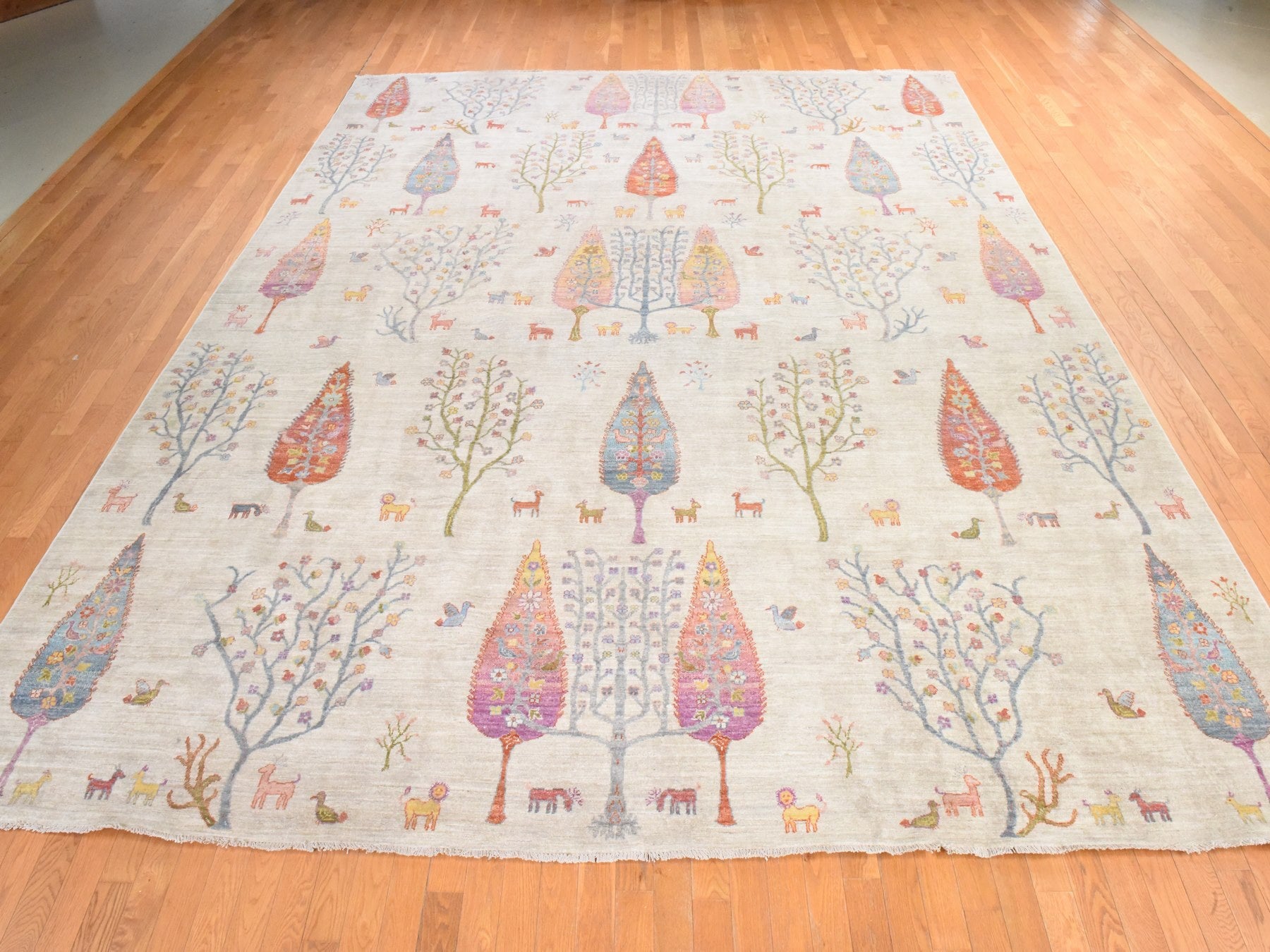 Transitional hand-knotted wool rug in Ivory, 11'6" x 14'6" — SKU O078659 (view 2)
