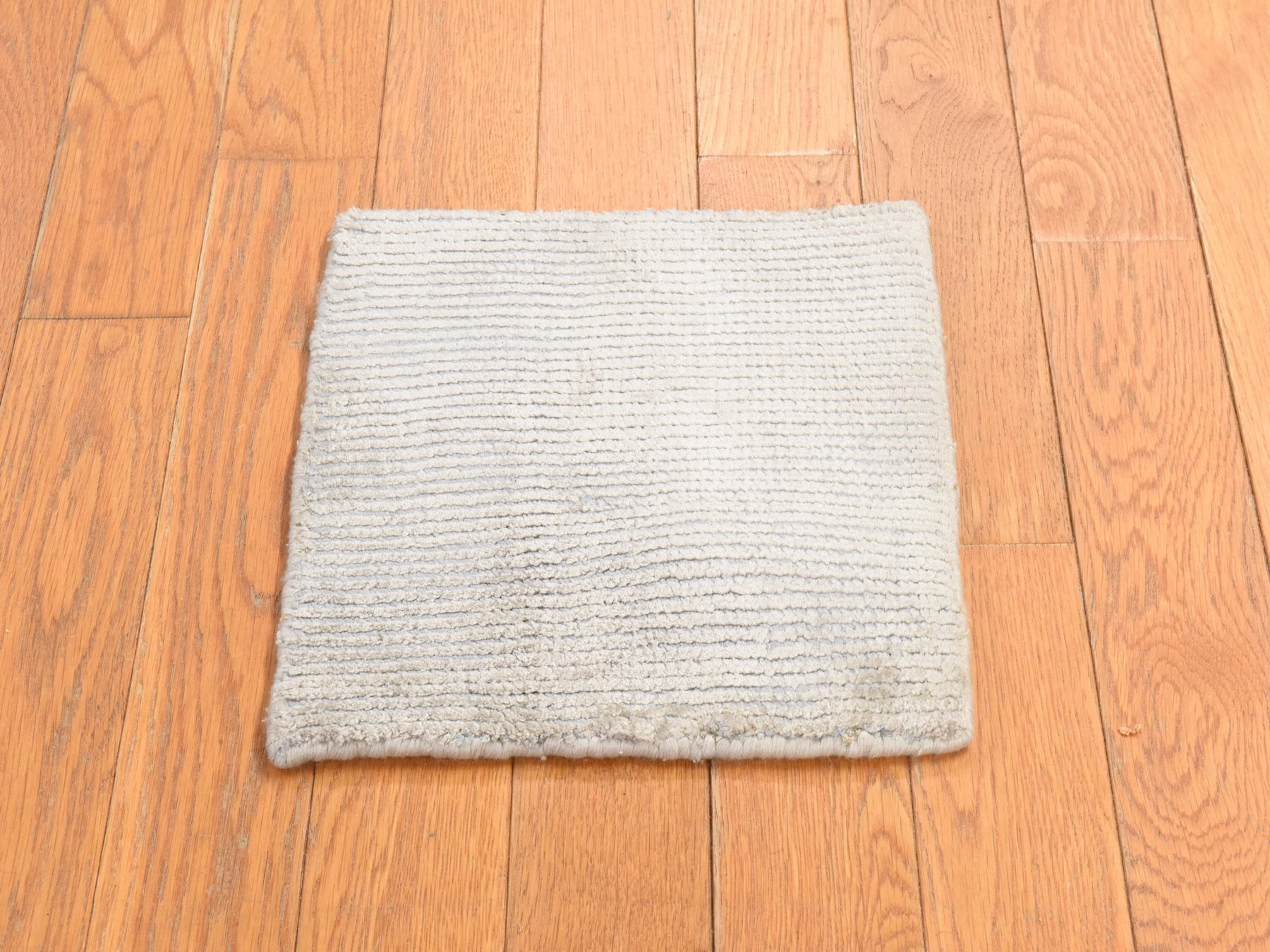 Ivory 1'0" x 1'0" Modern and Contemporary Handloom Wool/Silk Rug - Sku: O078664