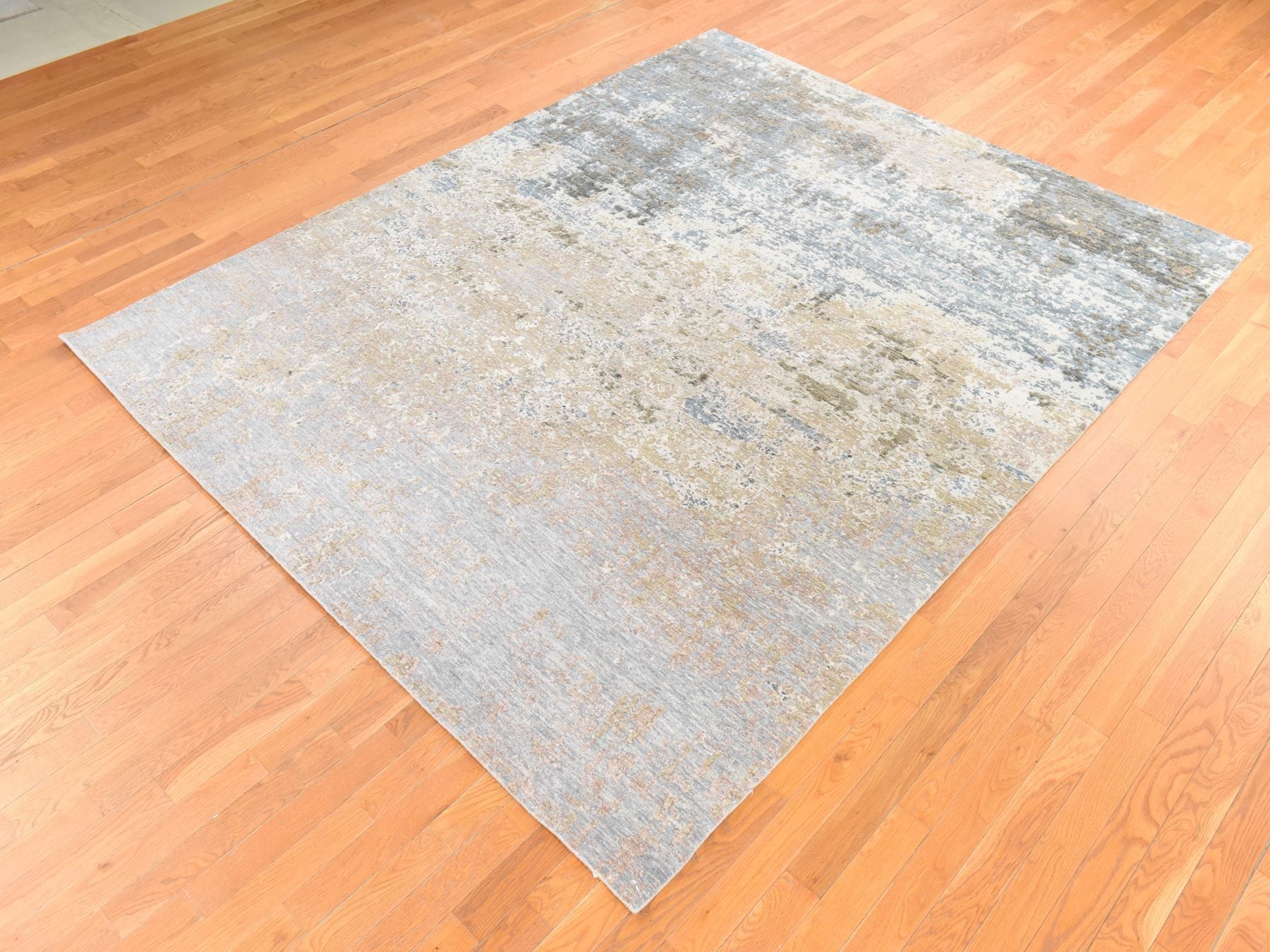 Modern / Contemporary hand-knotted wool/silk rug in Gray, 8' x 9'10" — SKU O078665 (view 4)