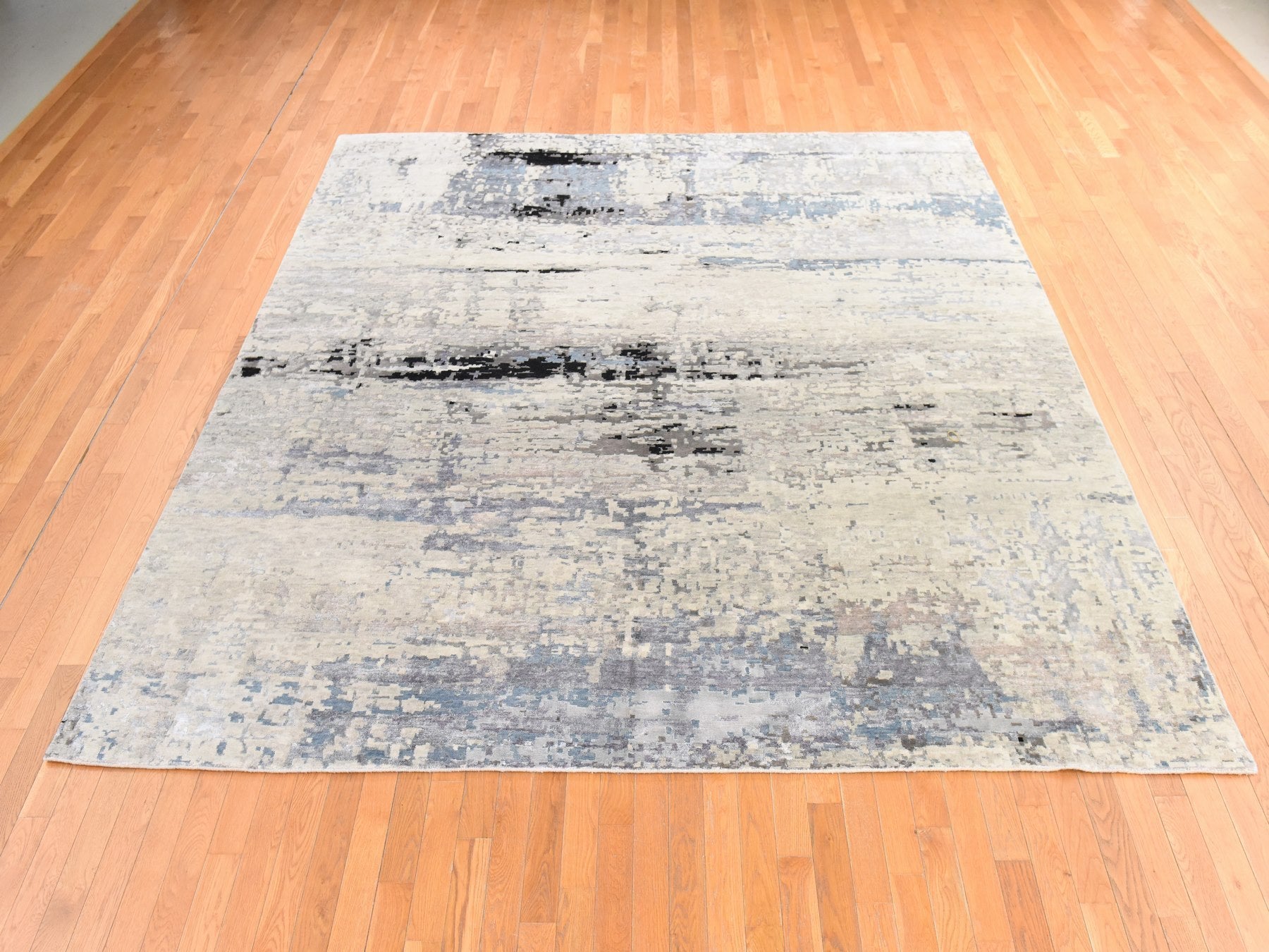 Modern / Contemporary hand-knotted wool/silk rug in Gray, 9'10" x 10' — SKU O078667 (view 2)