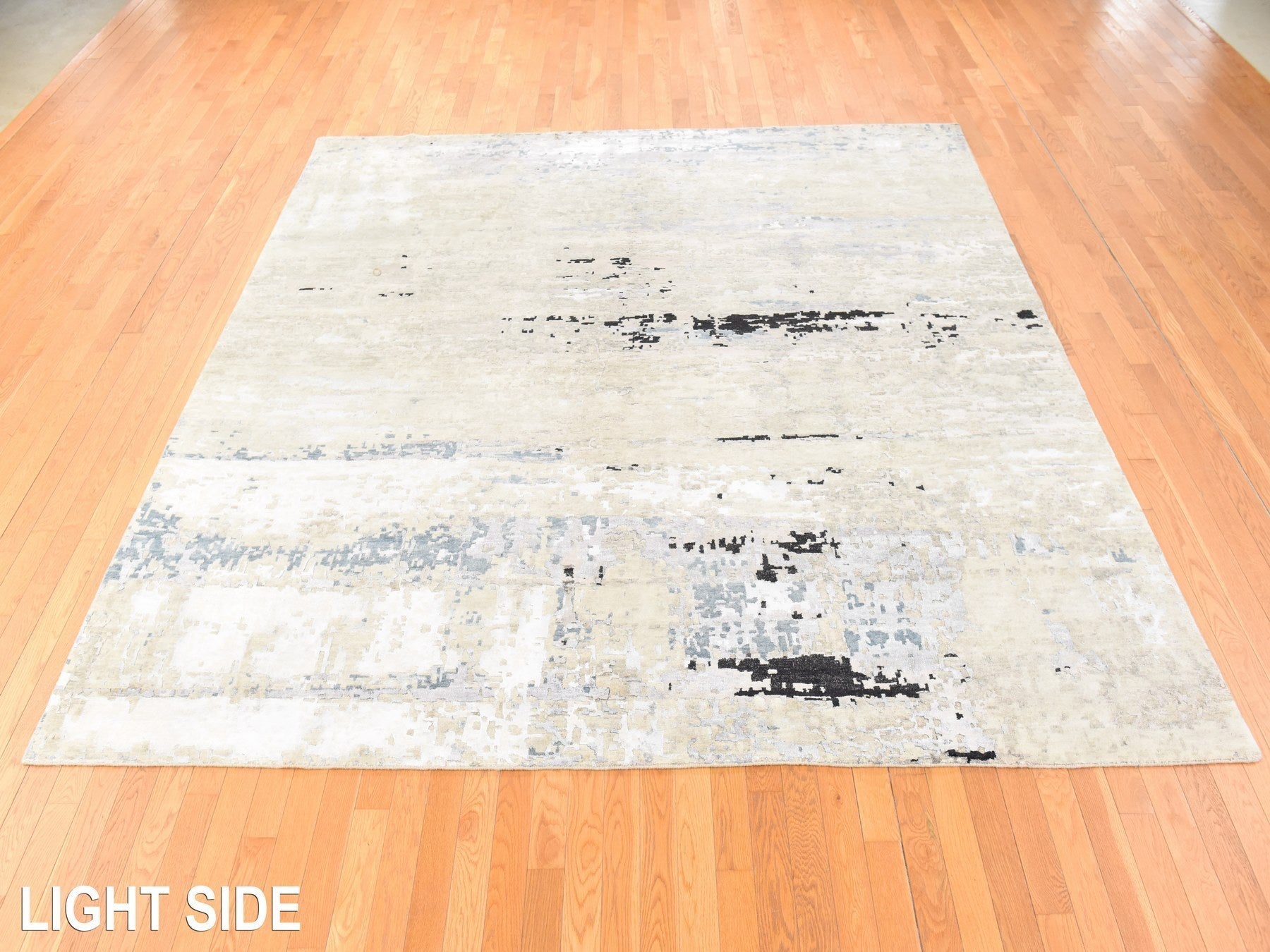 Modern / Contemporary hand-knotted wool/silk rug in Gray, 9'10" x 10' — SKU O078667 (view 3)