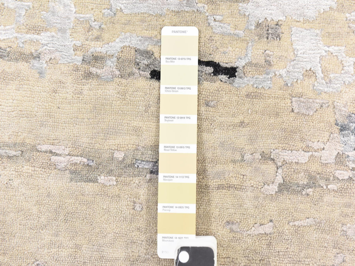 Modern / Contemporary hand-knotted wool/silk rug in Gray, 9'10" x 10' — SKU O078667 (view 6)