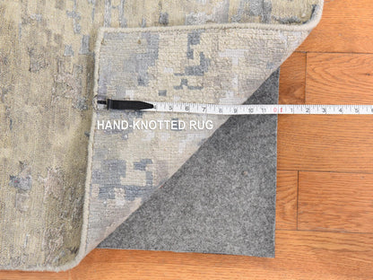 Modern / Contemporary hand-knotted wool/silk rug in Gray, 9'10" x 10' — SKU O078667 (view 7)