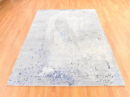 Modern / Contemporary hand-knotted wool/silk rug in Gray, 7'9" x 10'3" — SKU O078669 (view 2)