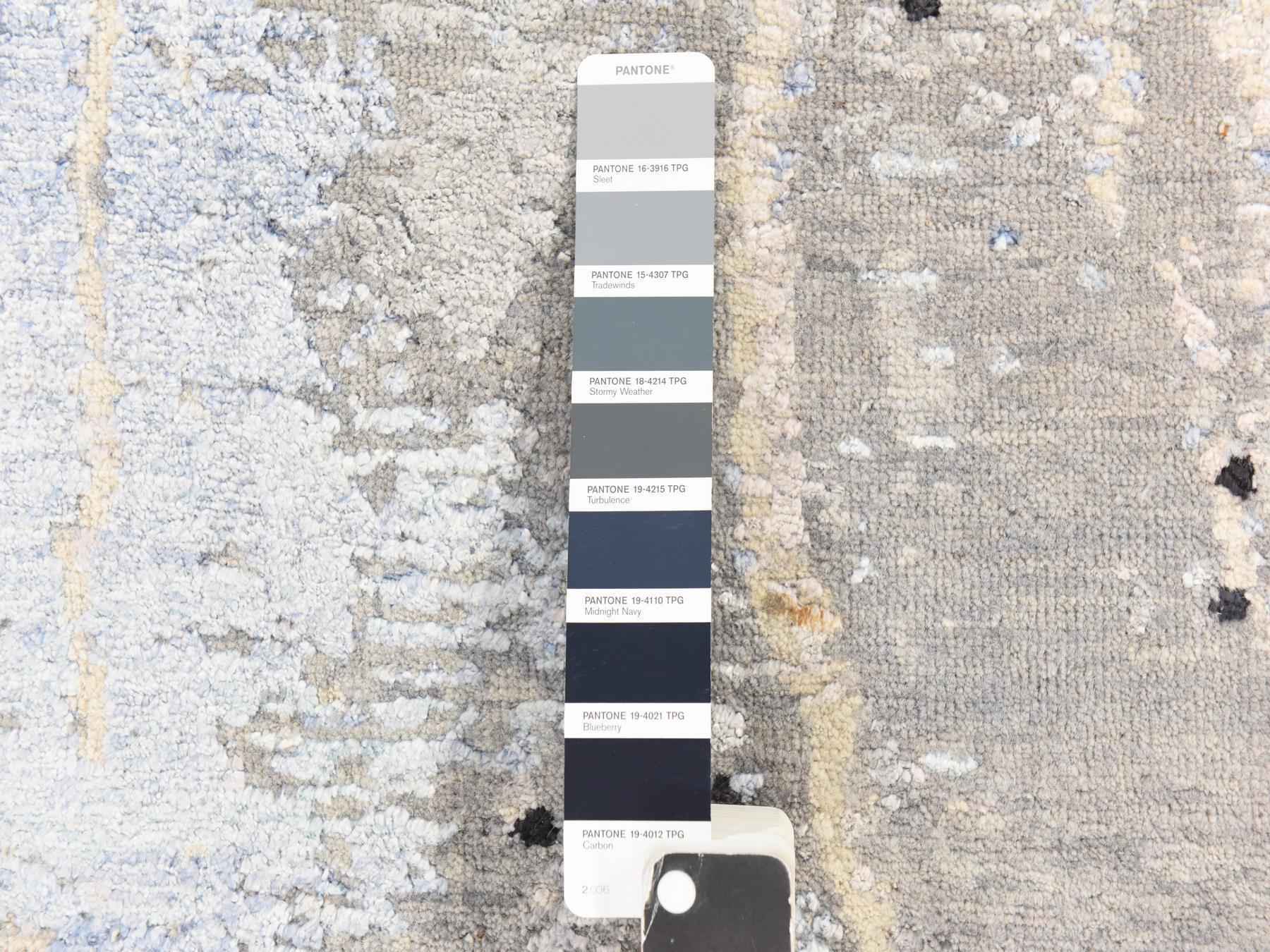 Modern / Contemporary hand-knotted wool/silk rug in Gray, 7'9" x 10'3" — SKU O078669 (view 6)