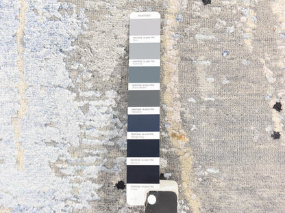 Modern / Contemporary hand-knotted wool/silk rug in Gray, 7'9" x 10'3" — SKU O078669 (view 6)