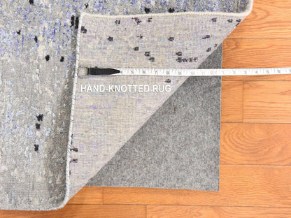 Modern / Contemporary hand-knotted wool/silk rug in Gray, 7'9" x 10'3" — SKU O078669 (view 7)