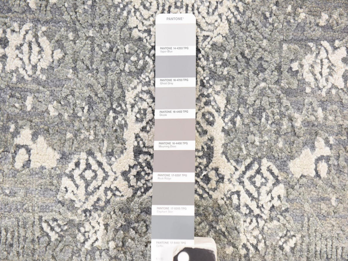 Transitional hand-knotted wool/silk rug in Gray, 6' x 6' — SKU O078694 (view 5)
