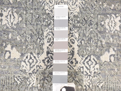 Transitional hand-knotted wool/silk rug in Gray, 6' x 6' — SKU O078694 (view 5)