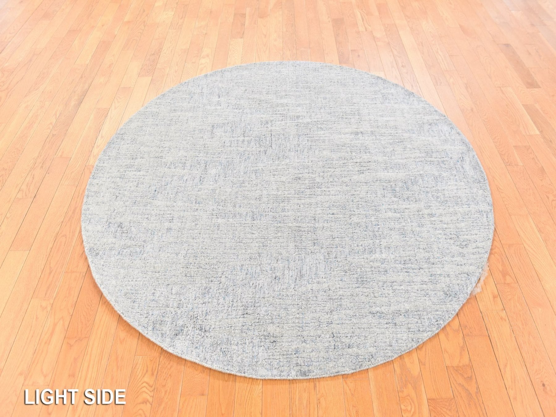Modern / Contemporary hand-knotted wool/silk rug in Gray, 5'9" x 5'9" — SKU O078700 (view 3)