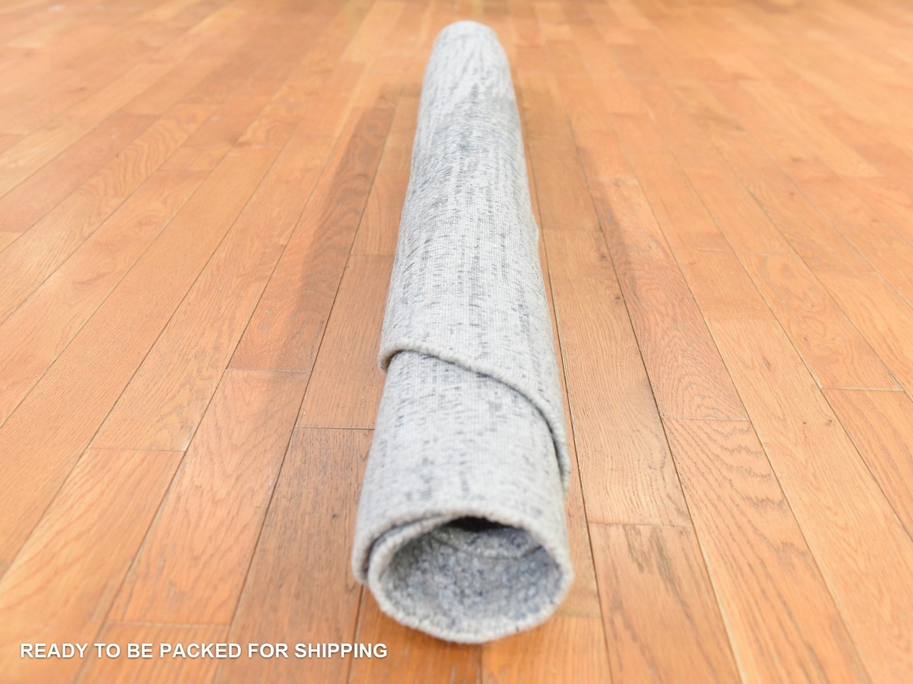 Modern / Contemporary hand-knotted wool/silk rug in Gray, 5'9" x 5'9" — SKU O078700 (view 9)