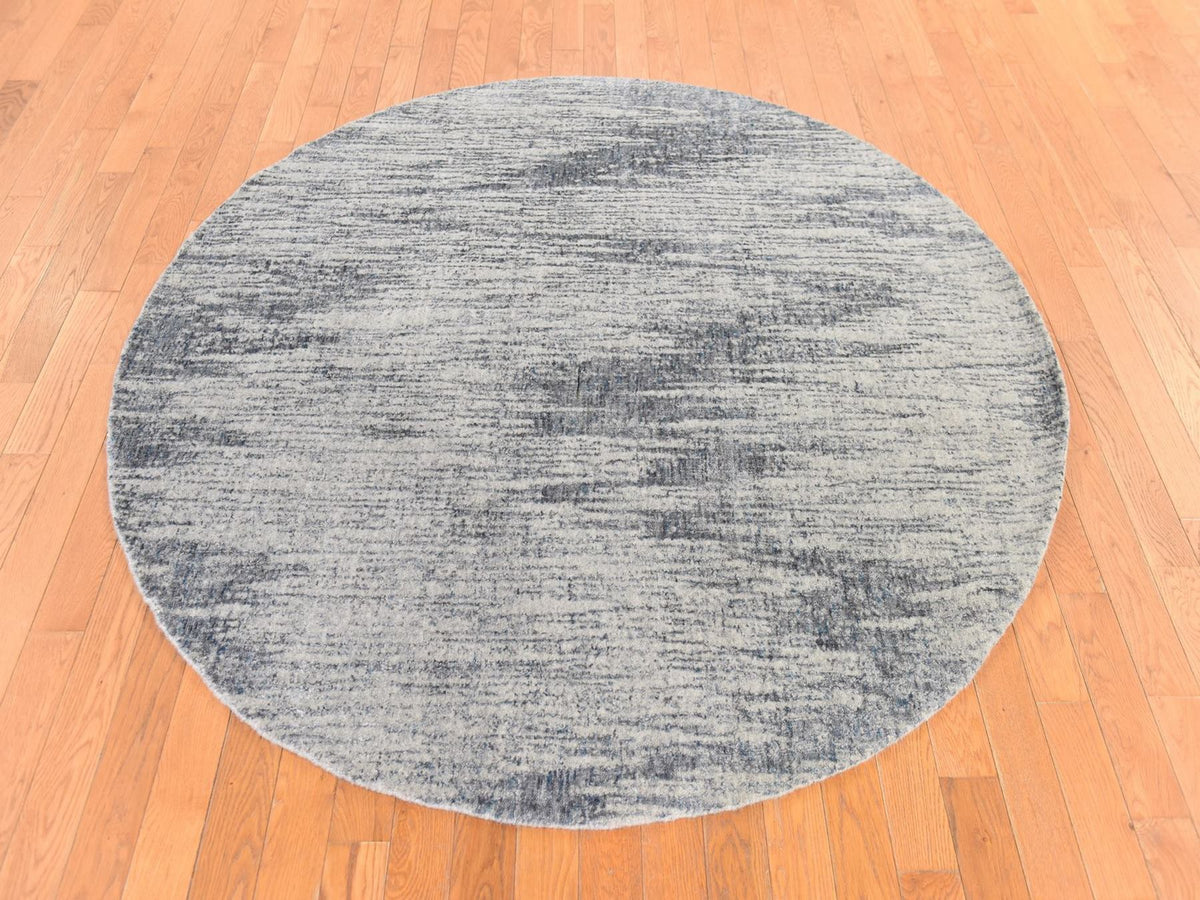 Modern / Contemporary hand-knotted wool/art silk rug in Gray, 5'9" x 5'9" — SKU O078701 (view 2)