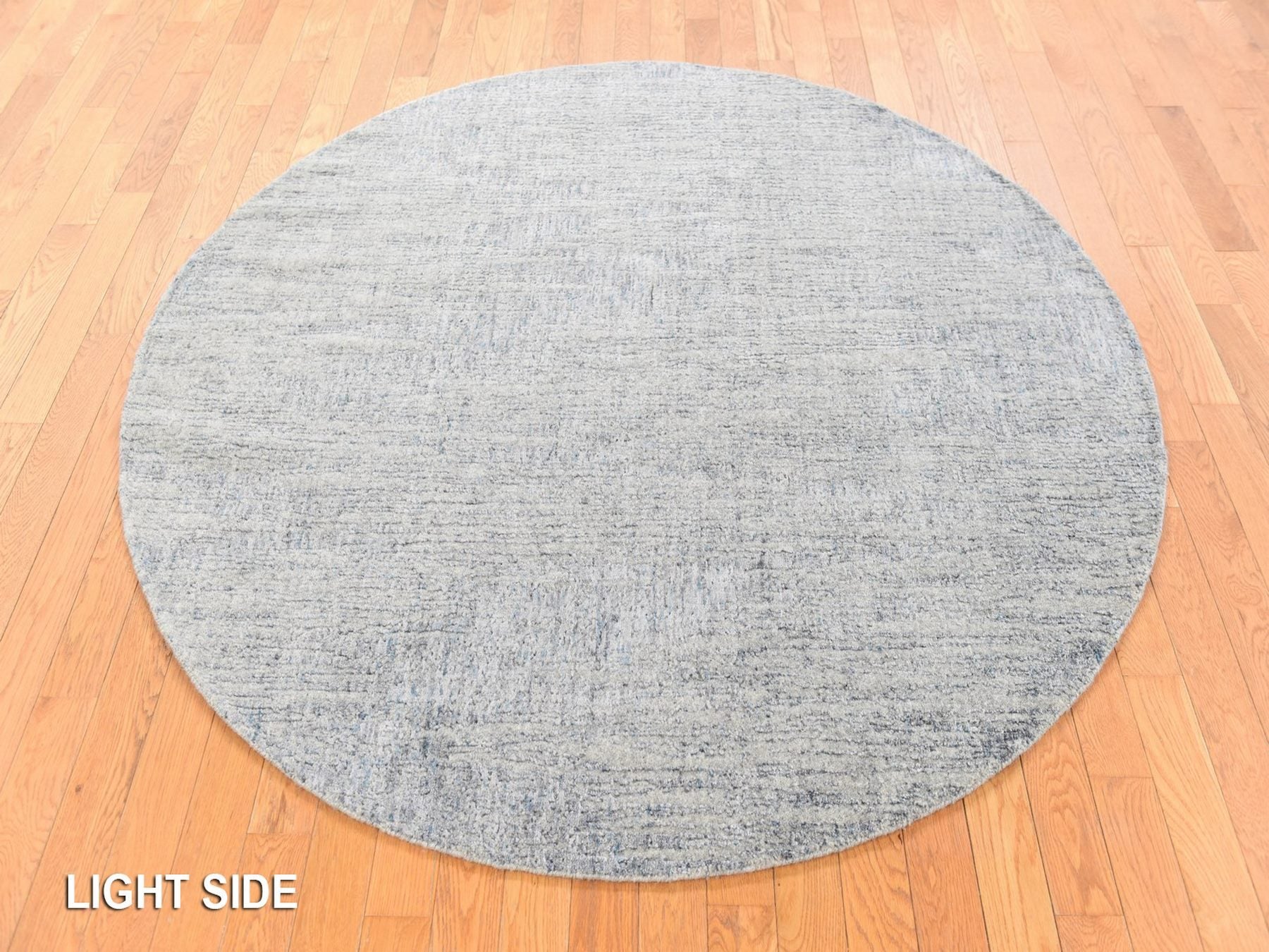 Modern / Contemporary hand-knotted wool/art silk rug in Gray, 5'9" x 5'9" — SKU O078701 (view 3)