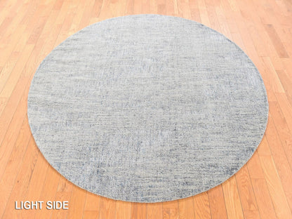 Modern / Contemporary hand-knotted wool/art silk rug in Gray, 5'9" x 5'9" — SKU O078701 (view 3)