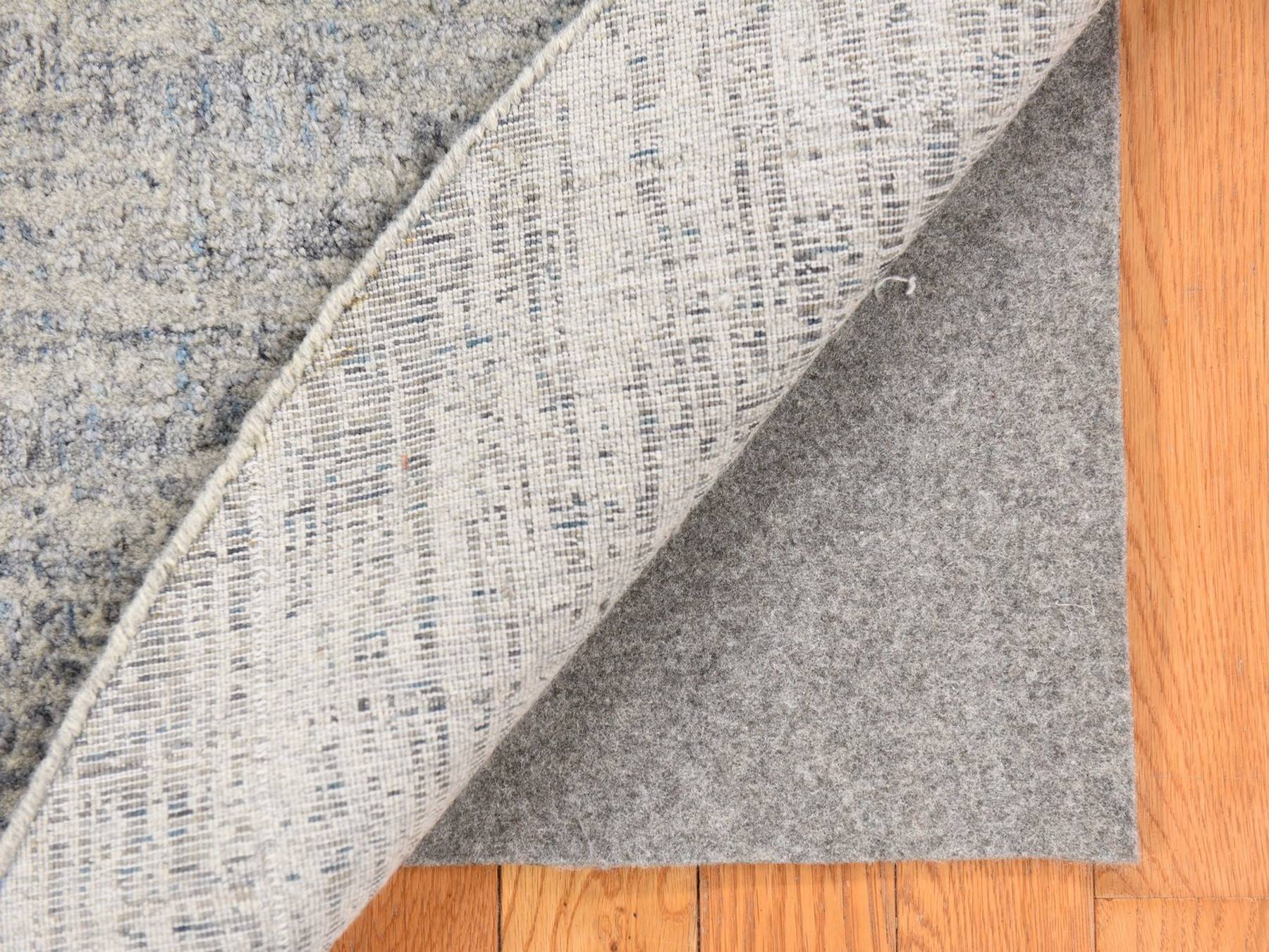 Modern / Contemporary hand-knotted wool/art silk rug in Gray, 5'9" x 5'9" — SKU O078701 (view 7)