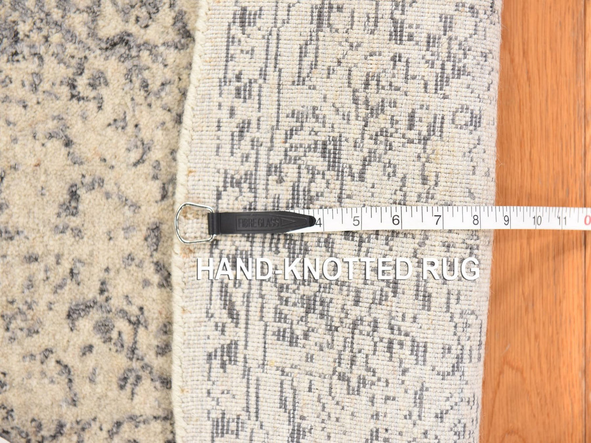 Modern / Contemporary hand-knotted wool/silk rug in Gray, 5'10" x 5'10" — SKU O078704 (view 6)