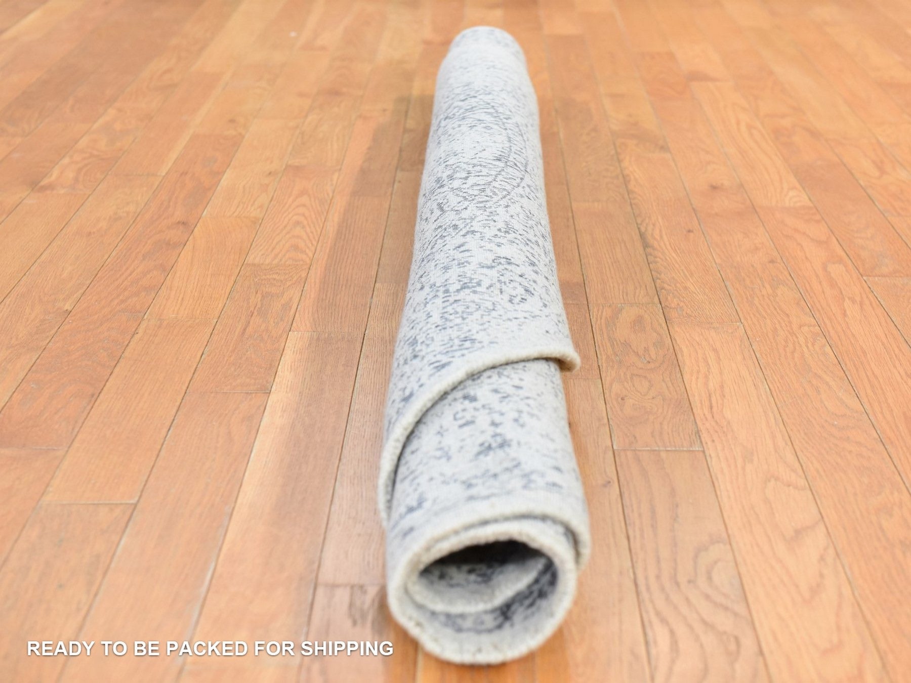 Modern / Contemporary hand-knotted wool/silk rug in Gray, 5'10" x 5'10" — SKU O078704 (view 9)