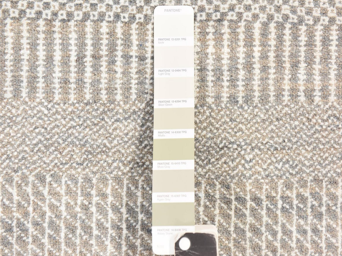 Modern / Contemporary hand-knotted wool/silk rug in Gray, 6' x 6' — SKU O078708 (view 5)