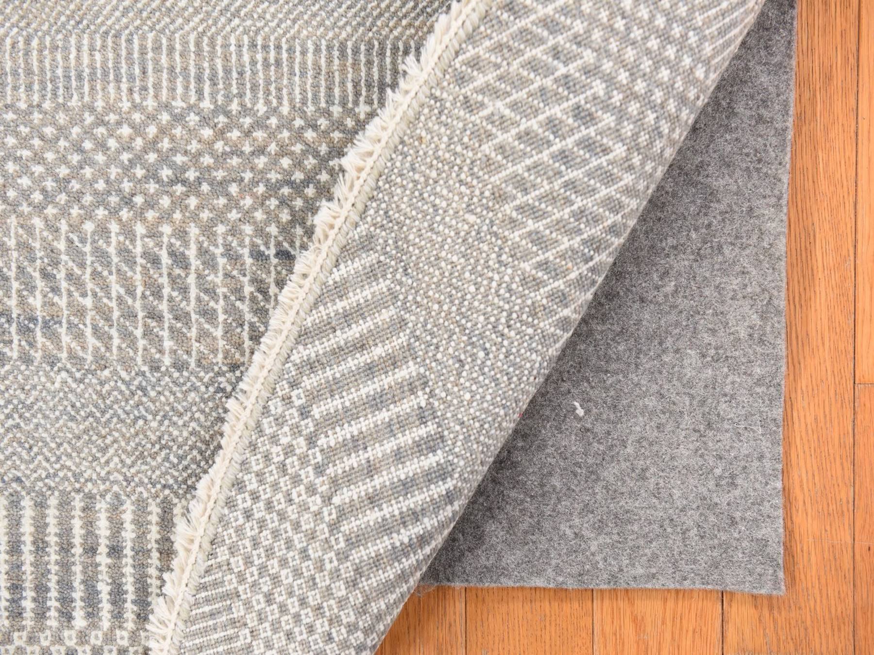 Modern / Contemporary hand-knotted wool/silk rug in Gray, 6' x 6' — SKU O078708 (view 7)