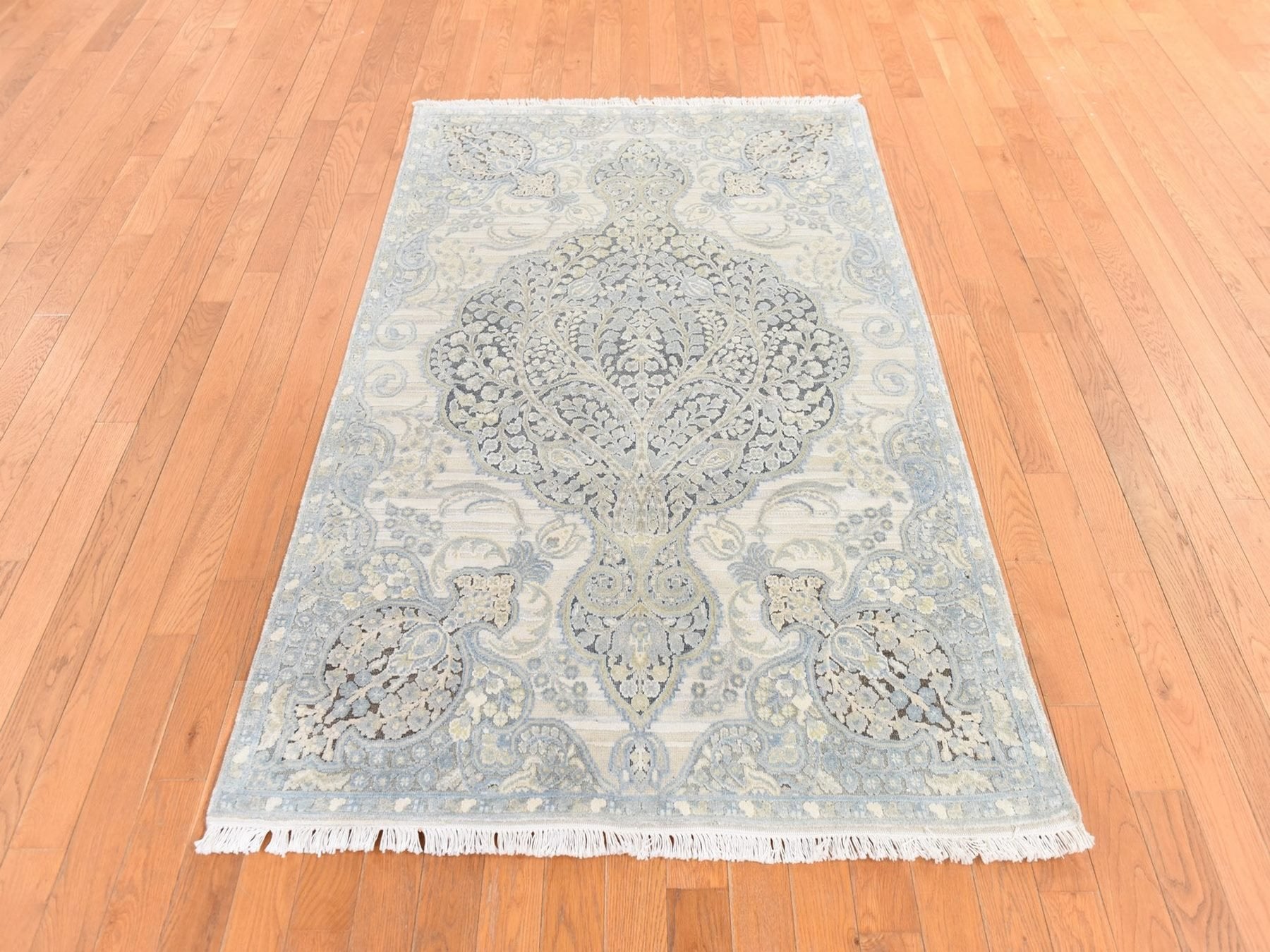 Beige 4'0" x 6'3" Transitional Hand knotted Silk Rug - Sku: O078710