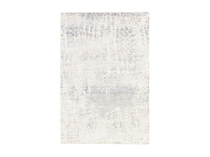 Modern / Contemporary hand-knotted wool/silk rug in Gray, 4' x 6' — SKU O078718