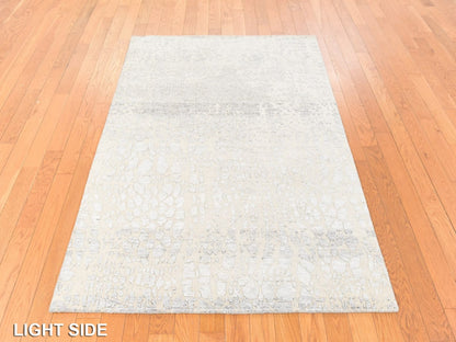 Modern / Contemporary hand-knotted wool/silk rug in Gray, 4' x 6' — SKU O078718 (view 3)