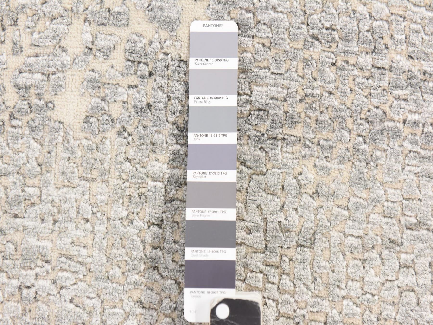 Modern / Contemporary hand-knotted wool/silk rug in Gray, 4' x 6' — SKU O078718 (view 5)