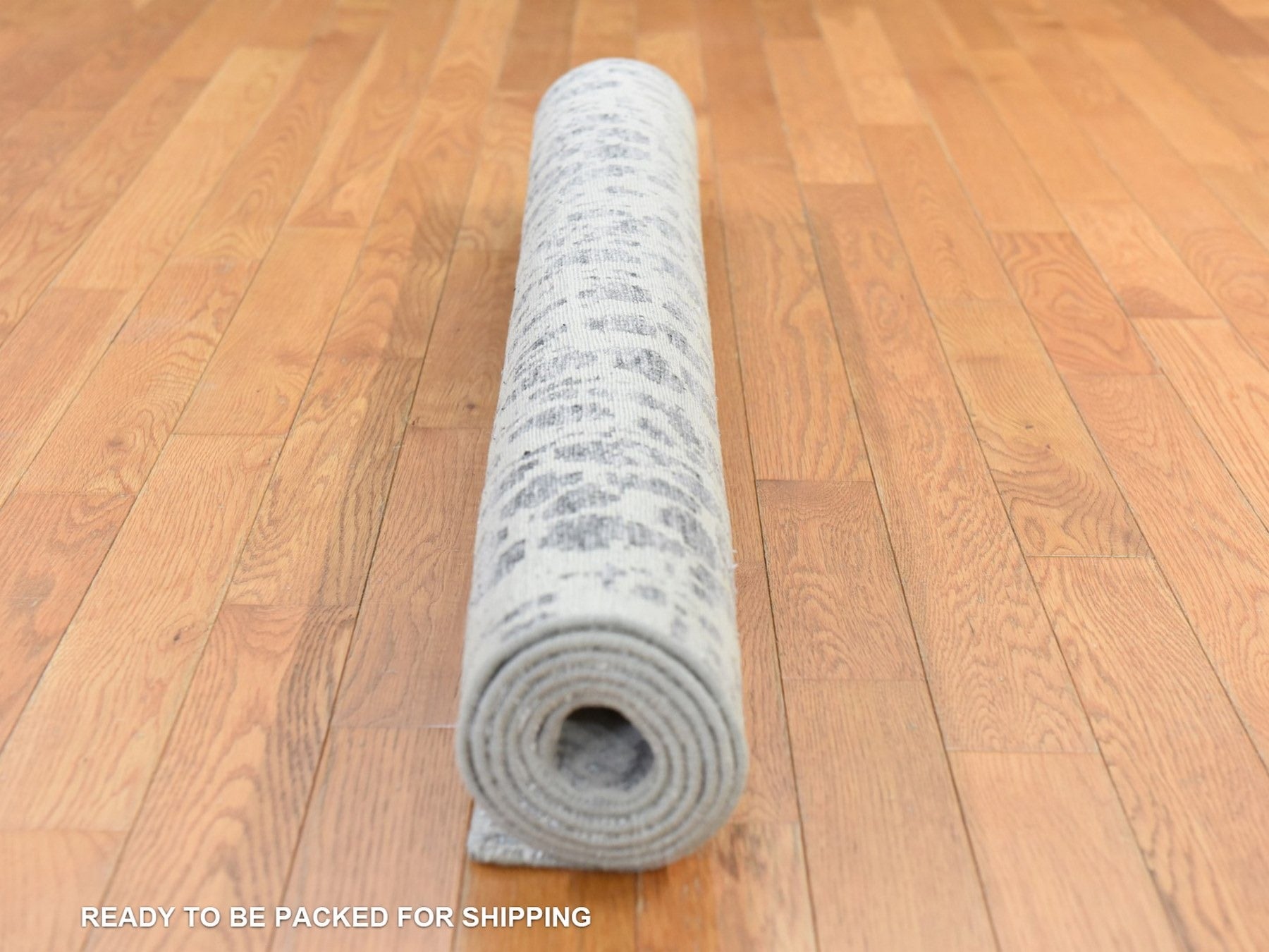 Modern / Contemporary hand-knotted wool/silk rug in Gray, 4' x 6' — SKU O078718 (view 8)