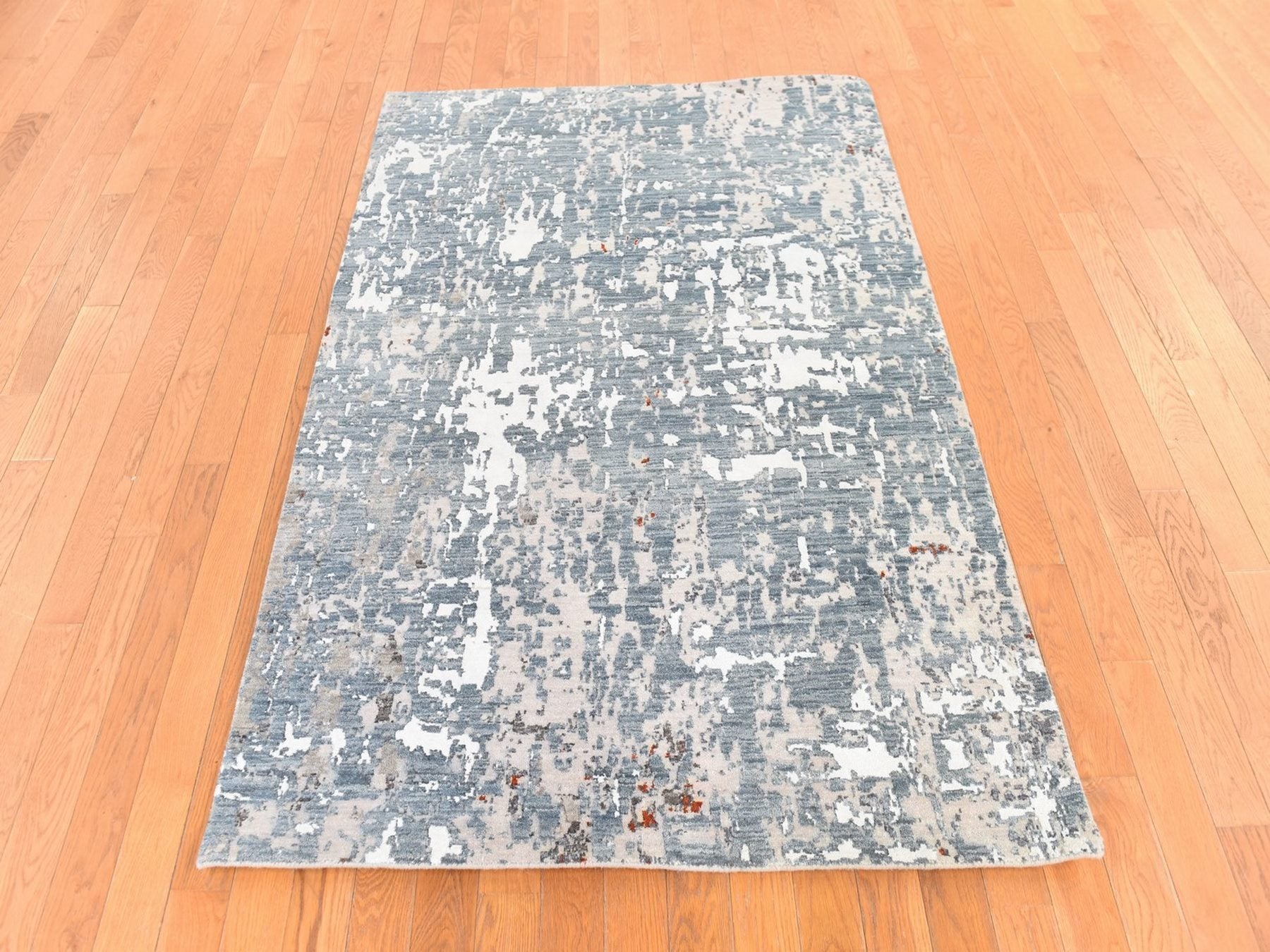 Grey 4'0" x 6'0" Modern and Contemporary Hand knotted Wool/Silk Rug - Sku: O078732