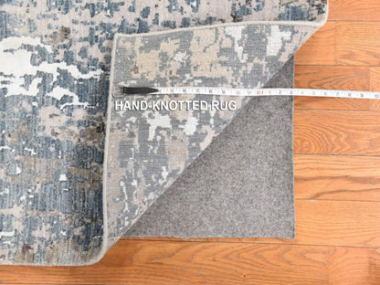 Modern / Contemporary hand-knotted wool/silk rug in Gray, 4' x 6' — SKU O078732 (view 6)