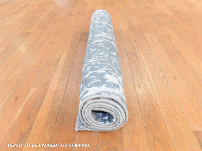 Modern / Contemporary hand-knotted wool/silk rug in Gray, 4' x 6' — SKU O078732 (view 8)