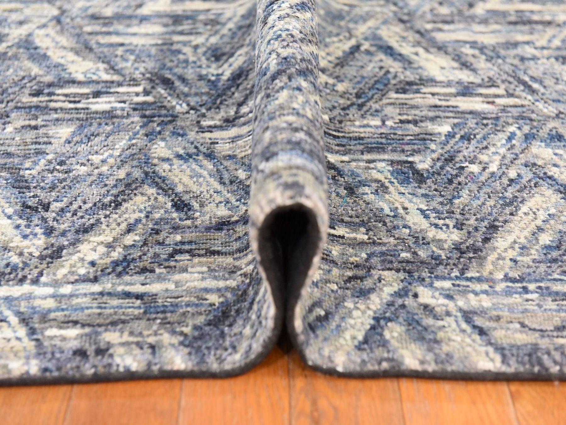 Modern / Contemporary hand-knotted wool/silk rug in Gray, 8'9" x 12'3" — SKU O078733 (view 9)