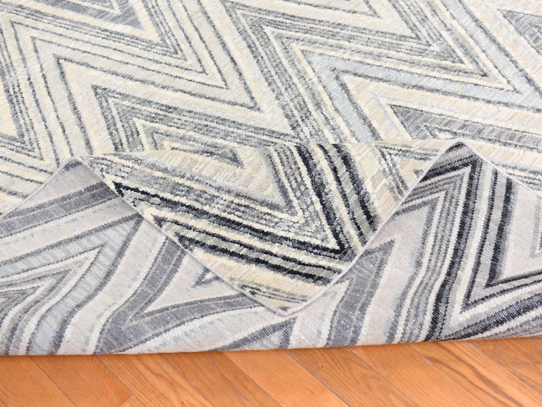 Modern / Contemporary hand-knotted wool/silk rug in Gray, 8'9" x 12'2" — SKU O078736 (view 8)