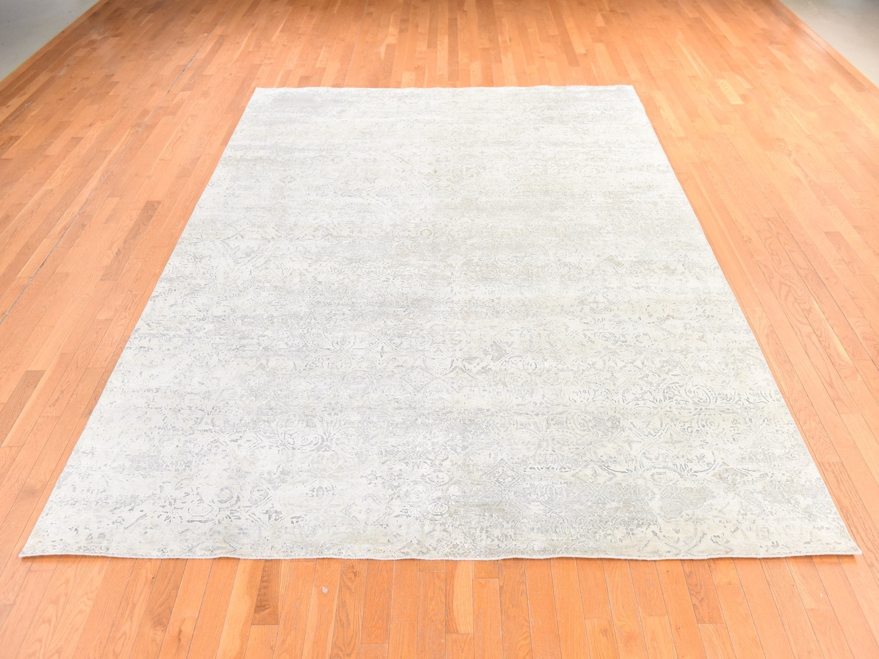 Modern / Contemporary hand-knotted wool/silk rug in Ivory, 8'10" x 12' — SKU O078737 (view 2)