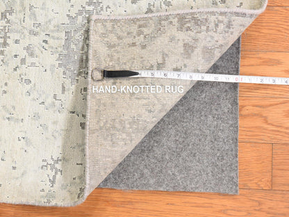 Modern / Contemporary hand-knotted wool/silk rug in Ivory, 8'10" x 12' — SKU O078737 (view 7)