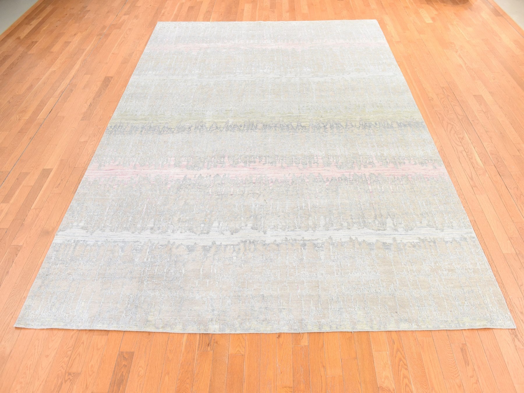 Modern / Contemporary hand-knotted wool/silk rug in Gray, 9'0" x 12'5", SKU O078738