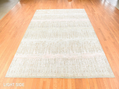 Modern / Contemporary hand-knotted wool/silk rug in Gray, 9' x 12'5" — SKU O078738 (view 3)