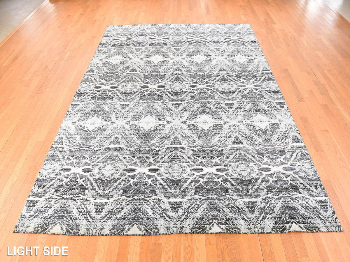 Modern / Contemporary hand-knotted silk rug in Black, 8'8" x 12'1" — SKU O078739 (view 3)