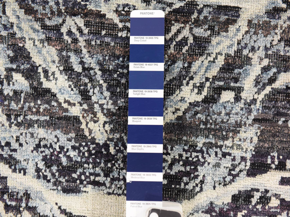 Modern / Contemporary hand-knotted silk rug in Black, 8'8" x 12'1" — SKU O078739 (view 6)