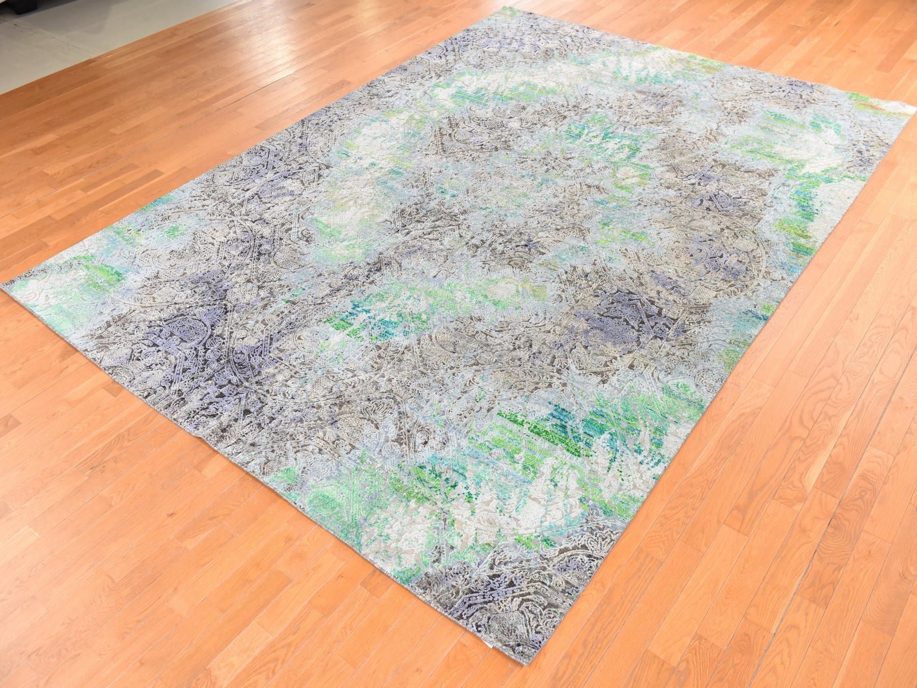 Modern / Contemporary hand-knotted wool/silk rug in Green, 9' x 12'6" — SKU O078740 (view 4)