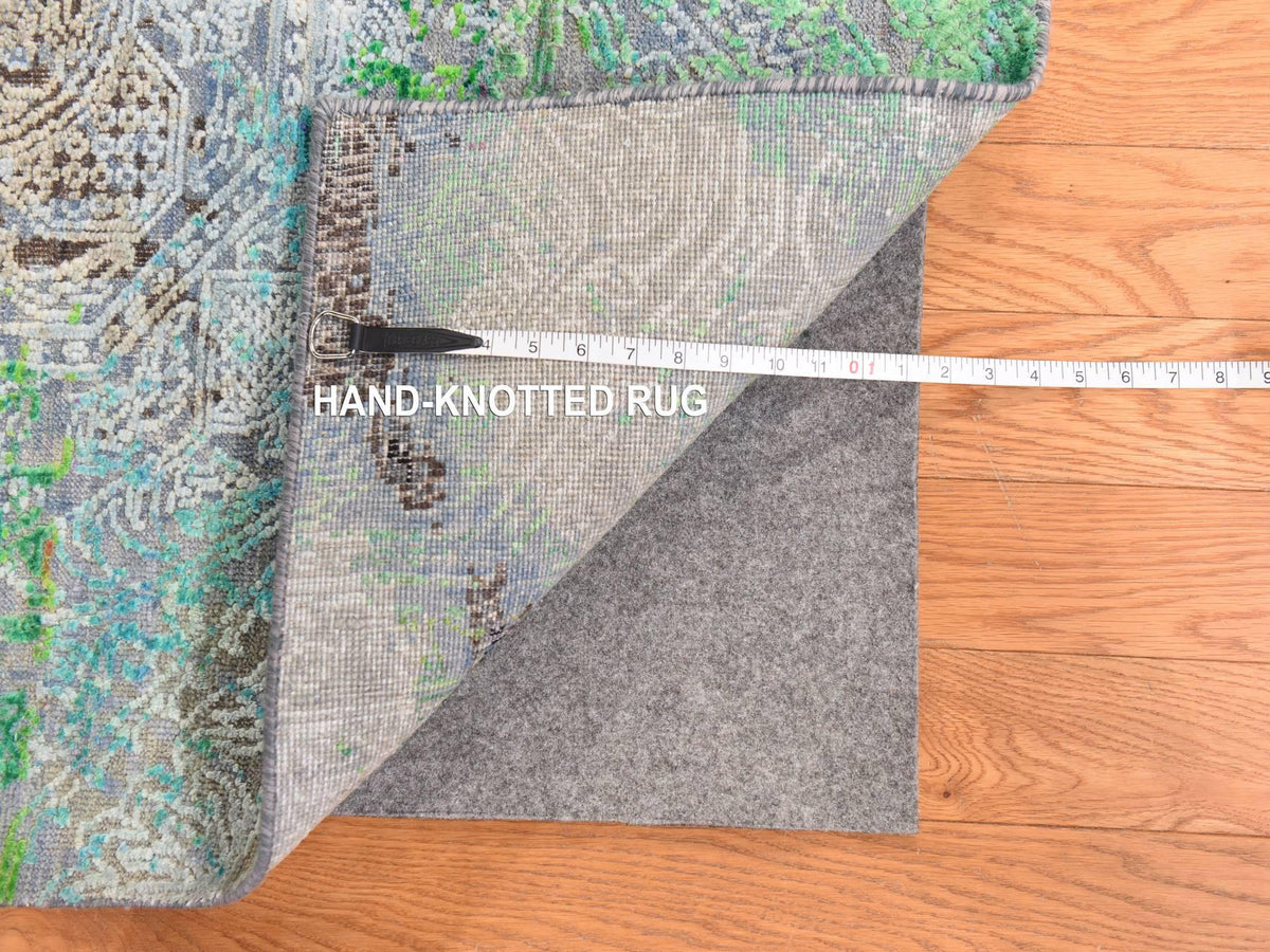 Modern / Contemporary hand-knotted wool/silk rug in Green, 9' x 12'6" — SKU O078740 (view 7)
