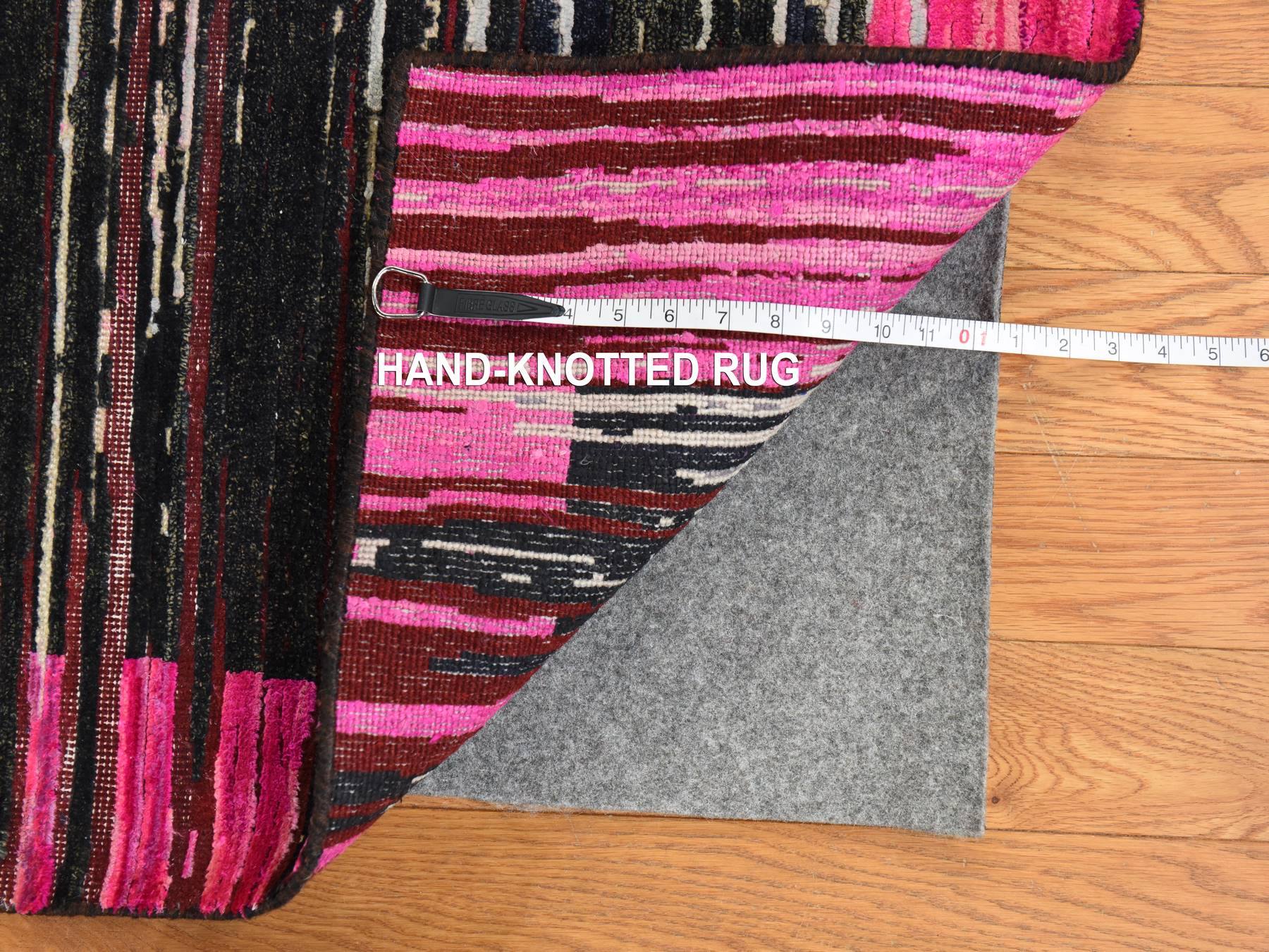 Modern / Contemporary hand-knotted wool/silk rug in Pink, 9' x 12' — SKU O078741 (view 7)