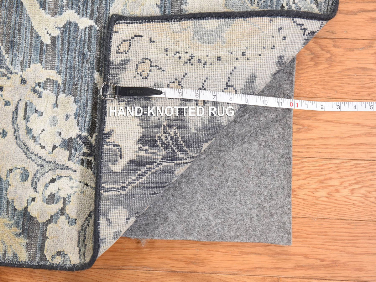 Modern / Contemporary hand-knotted wool/silk rug in Gray, 8'10" x 12'2" — SKU O078743 (view 7)