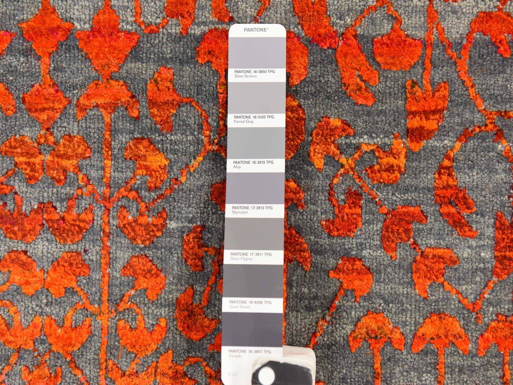 Modern / Contemporary hand-knotted sari silk rug in Multicolored, 9' x 12'1" — SKU O078744 (view 6)
