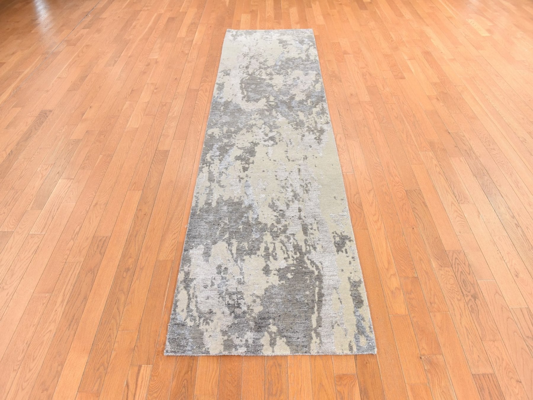 Modern / Contemporary hand-knotted wool/silk runner in Gray, 2'8" x 10' — SKU O078759 (view 2)