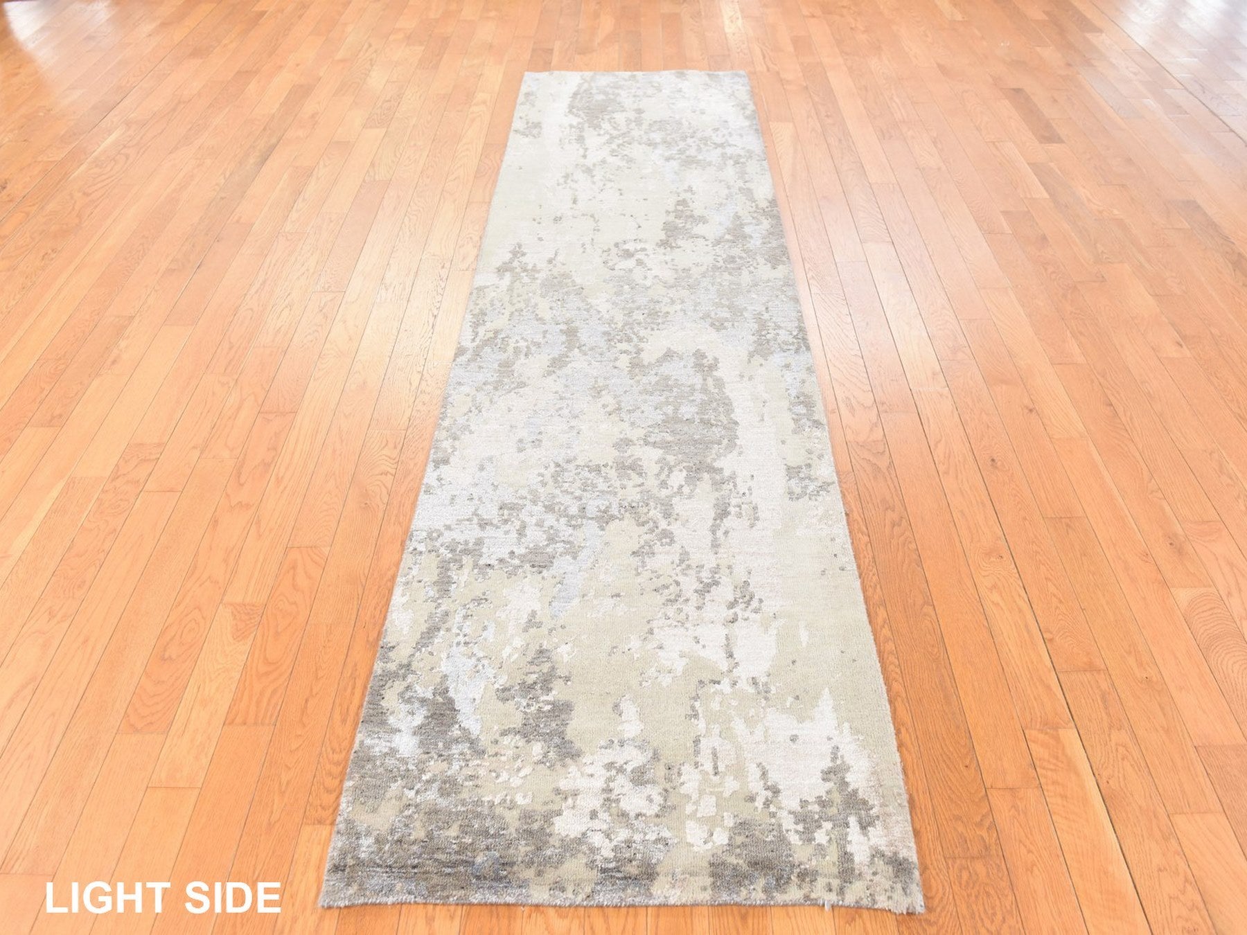 Modern / Contemporary hand-knotted wool/silk runner in Gray, 2'8" x 10' — SKU O078759 (view 3)